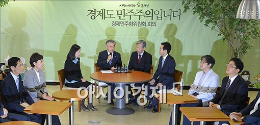 [포토]문재인 "재벌이 경제 민주화 걸림돌"