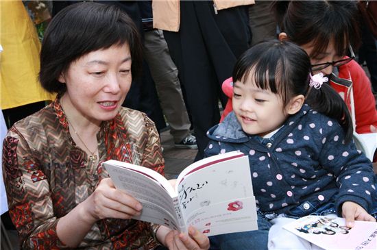 53만 관악구민 책 들고 거리로~~~