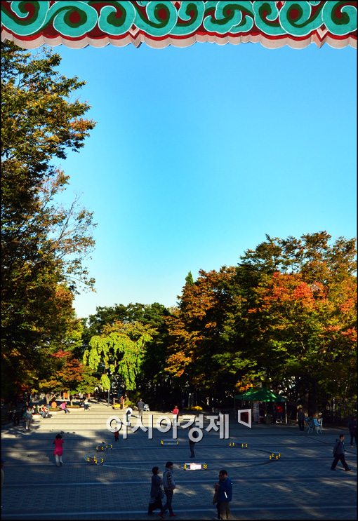 [포토]파란 하늘 아래, 남산 팔각정에서