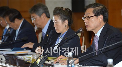 [포토]구미 불산 사고 관련 발언하는 김황식 총리