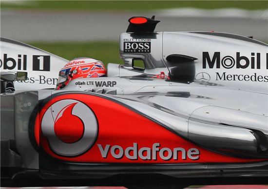 KT "LTE 워프가 세상에서 가장 빠른 차와 만났다!" 