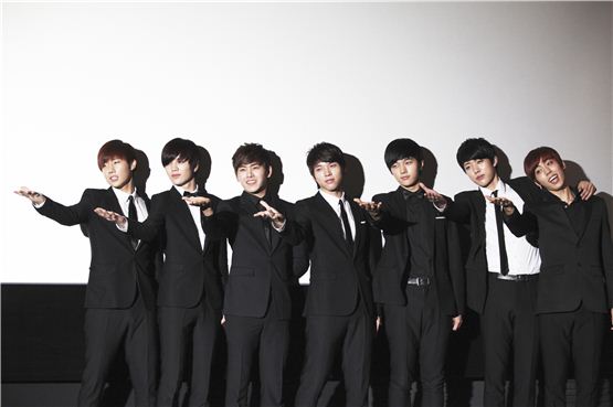 [PHOTO] INFINITE Members Invite Fans to 3D World