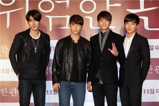 [PHOTO] Hallyu Singers Wish for "Dangerous Liaisons" Success at VIP Preview