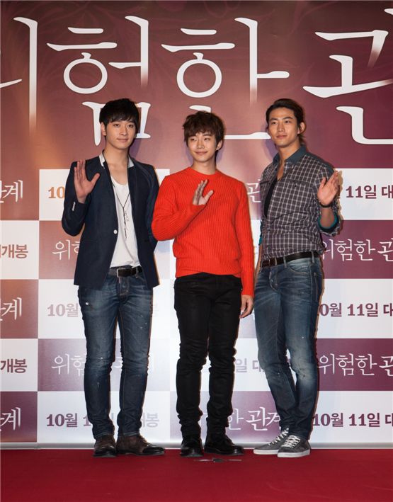 [PHOTO] Hallyu Singers Wish for "Dangerous Liaisons" Success at VIP Preview