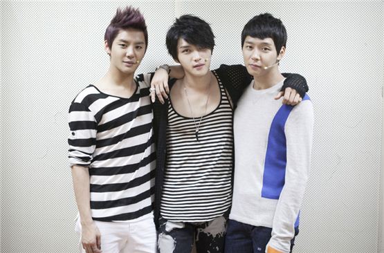JYJ members Kim Junsu (left), Kim Jae-joong (center) and Park Yuchun (right) pose together before standing before their performance in the picture released by their agency C-Jes Entertainment on October 15, 2012. [C-Jes Entertainment]