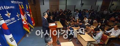 [포토]대국민 사과문 발표하는 김관진 장관