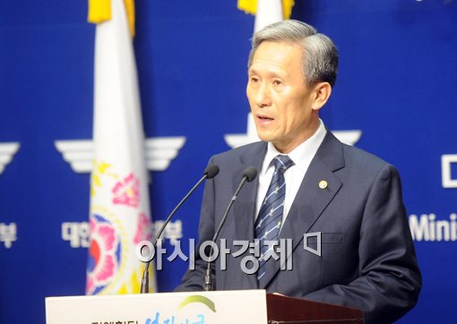 [포토]사과하는 김관진 장관