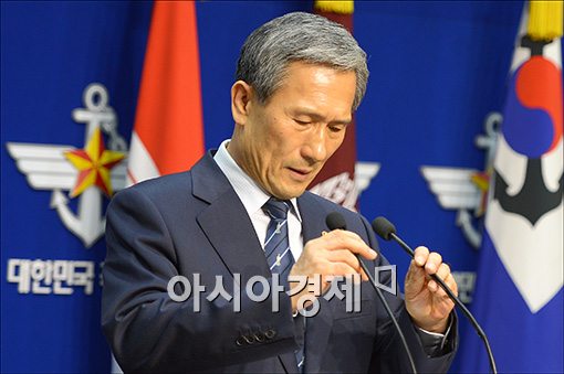 [포토]참담한 김관진 장관