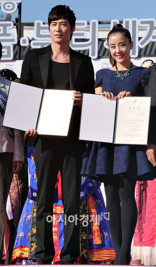 [포토]강지환-박은혜, '오송세계뷰티박람회' 홍보대사 위촉