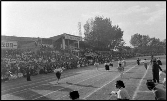 제1회 어머니 체육대회(사진, 1957)
