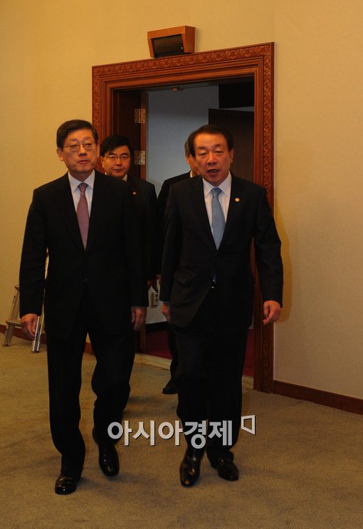 [포토]국무회의에 참석한 김황식 국무총리