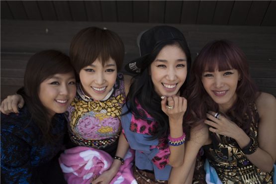 Jewelry members Yewon (left), Semi (second to left), Baby J (second to right) and Eunjung (right) smile during the interview with Kstar10, held in Seoul, South Korea on October 15, 2012. [Brandon Chae/10Asia]