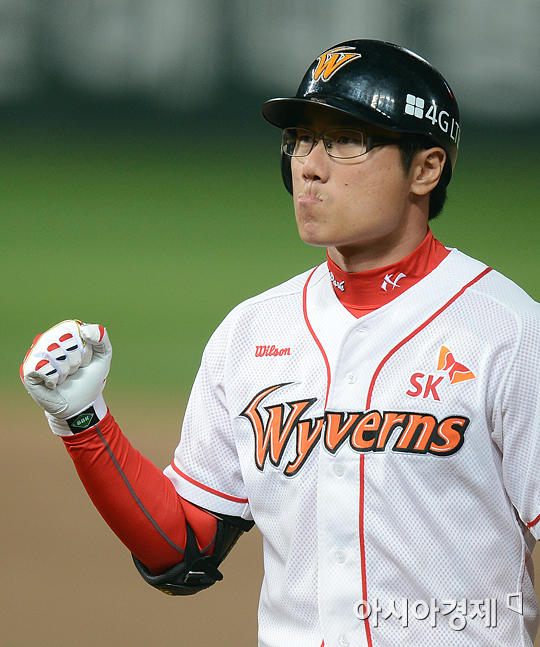 [포토] 타점 올린 박정권 '이 정도 쯤이야~'