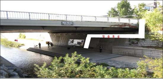 청계천 기습폭우 고립 방지용 비상탈출 통로 설치 