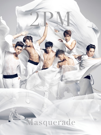 2PM members Taecyeon (left), Junho (second to left), Nickhun (third to left), Wooyoung (third to right), Junsu (second to right) and Chansung pose in matching white-colored outfits in the cover photo of the group's fifth Japanese single "Masquerade," due out on November 14, 2012. [JYP Entertainment]