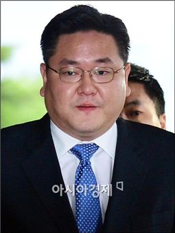 [포토]굳은 표정인 구본엽 LIG 건설 부사장