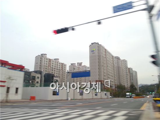 LH가 공급한 광명시 소하동 휴먼시아 아파트 단지 전경.
