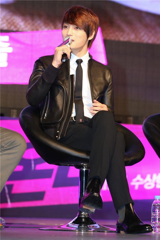 JYJ's Kim Jae-joong speaks to reporters at a press conference for movie "Jackal is Coming" at Seoul's Blue Square in South Korea on October 16, 2012. [Unnine]