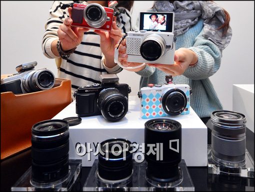 [포토]올림푸스 한국, 뛰어난 화질 'PEN 2종' 및 하이엔트 컴팩트 카메라 스타일러스 XZ-2 공개