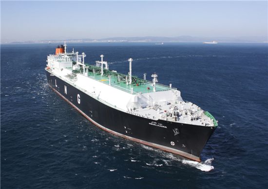 현대중공업이 건조한 2010년 세계 우수 선박으로 선정된 LNG선.