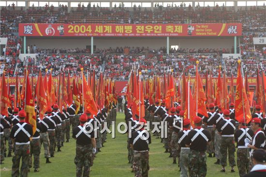 '빨간 명찰 회수'에 폭행사고 절반이상 줄었다