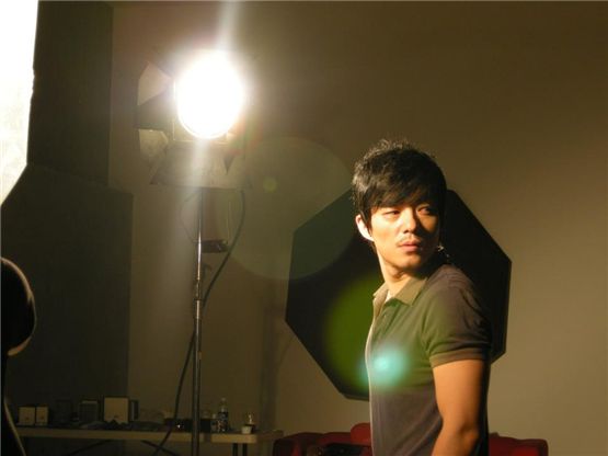 Lee Beom-soo to Play N. Korean Undercover Agent in “IRIS” Sequel