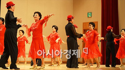 [포토]어르신 댄스 경연대회 한판