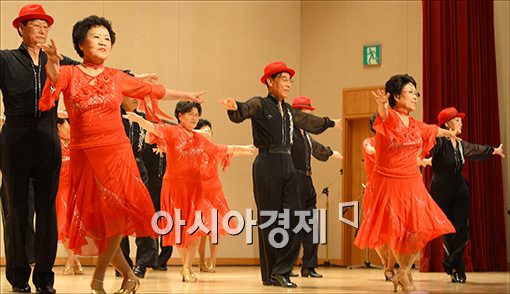[포토]어르신 댄스 경연대회 한판