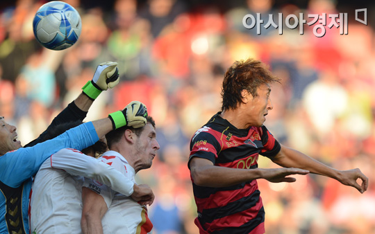 [포토] 박성호 '머리로 포항에 우승컵 안기다'