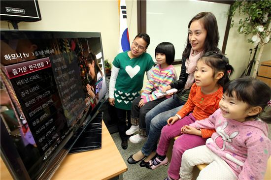 KT, 다문화가족 위한 '하모니TV' 출시