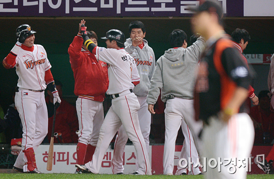 [포토] 박재상 '홈까지 밟고~'