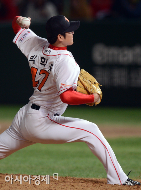 [포토] 박희수 '승리 지키러 나왔다'