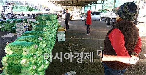 [포토]"언제 다 팔고 집에 가지.."