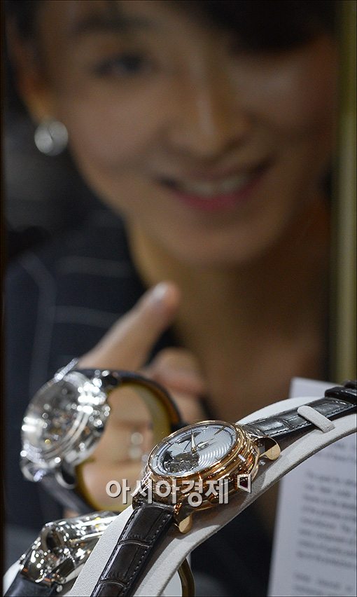 [포토]'이 시계 하나가 강남 아파트 한채'