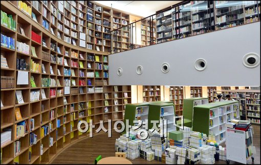 [포토]개관 앞둔 서울도서관 마무리 책정리 한창