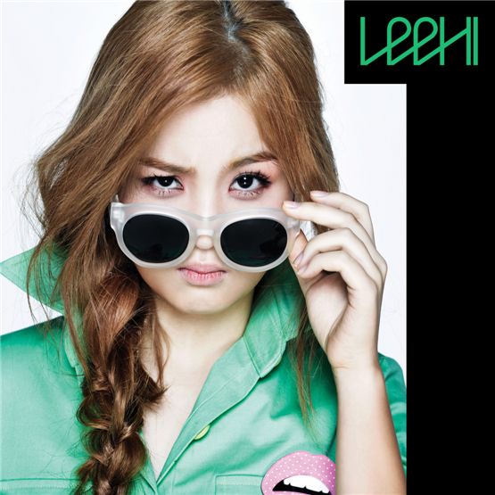 YG Entertainment's new idol singer Lee Hi poses with a pair of sunglasses in a teaser taken for her debut album "1, 2, 3, 4," to be released on October 29, 2012. [YG Entertainment]