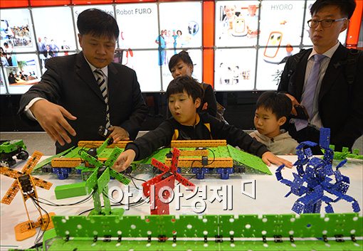[포토]신기한 로봇 체험