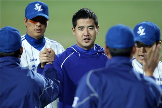 '최형우 그랜드슬램' 삼성, KS 우승 보인다…2연승 질주