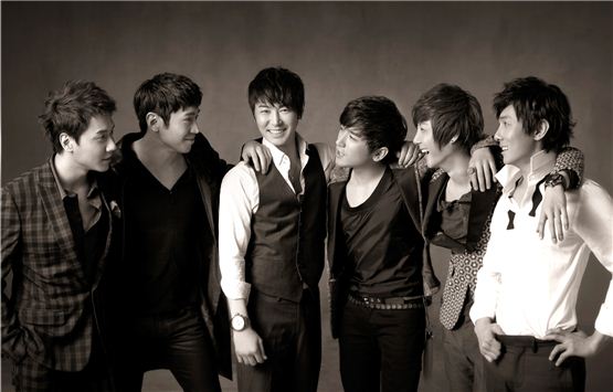 Shinhwa members Andy (left), Eric (second to left), Jun Jin (third to left), Lee Min-woo (third to right), Shin Hye-sung (second to right) and Kim Dong-wan (right) pose for a profile picture for their 10th album "THE RETURN" which was released on March 23, 2012. [Shinhwa Company]