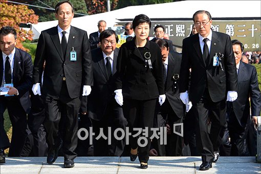 [포토]박정희 추모식 참석한 박근혜 후보