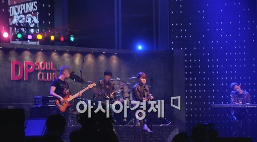 [포토]'슈퍼스타K4' 딕펑스, 감미로운 멜로디~