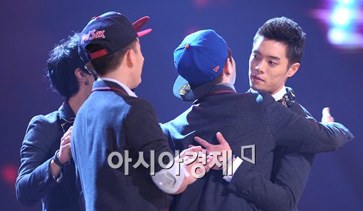 [포토]허니지, 김정환 TOP5 합격 축하해!