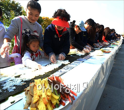[포토]36.5m 대형 김밥 만들기