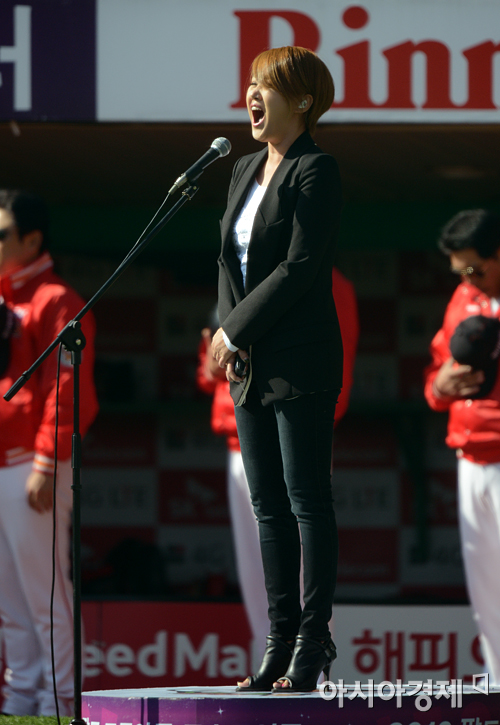 [포토] 소찬휘 'KS 3차전 애국가는 제가 불러요!'