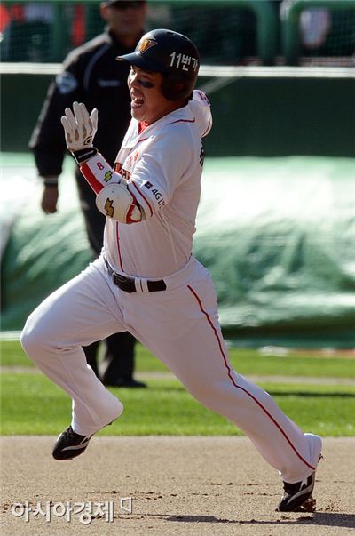 [포토] 정근우 '걸음아 나 살려라'