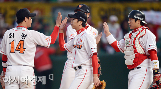 [포토] SK 와이번스 '잠실까지 간다!'
