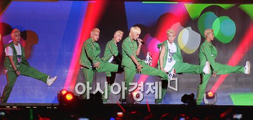 [포토]B.A.P '깜찍한 안무'