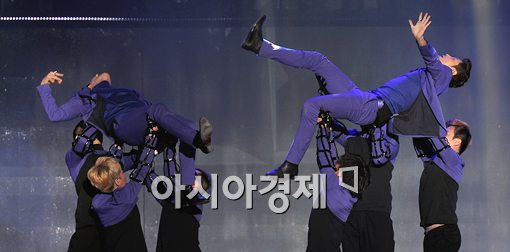 [포토]'공중부양'하는 동방신기