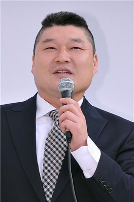 '복귀' 강호동, 라이벌 유재석과 재대결 '기대'