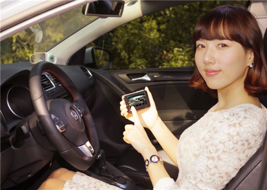 마이스터, LCD 탑재한 블랙박스 선보여